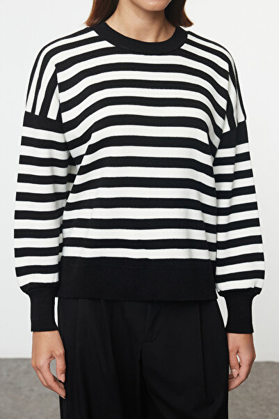 Trendyol Collection Pulover de tricotaj cu dungi negre - Aspect de hanorac TWOAW25KZ00199