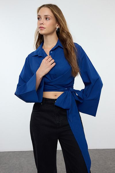 Trendyol Collection Sötétkék szőtt ing - részletes nyakkendő, normál szabású TWOAW25GO00067