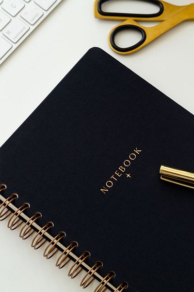 Matt Notebook Blocnotes cu spirală din in negru - A5 15x21 cm