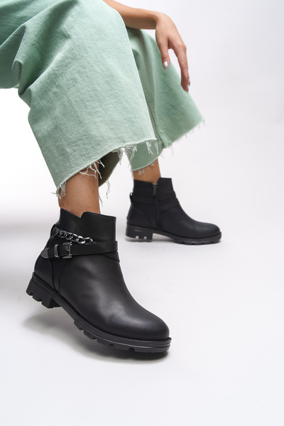 Riccon Relrunia Kadın Zincir ve Toka Detaylı Bot Siyah Cilt