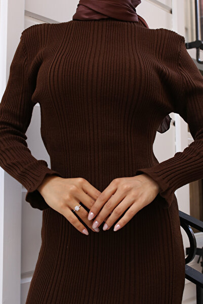 benguen 24216 Brązowa sukienka z dzianiny sznurkowej - półgolf