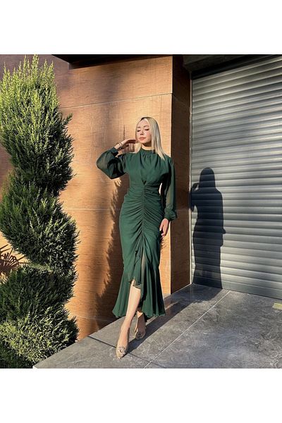 Afiş Butik Rochie din șifon verde smarald cu decolteu cu fante