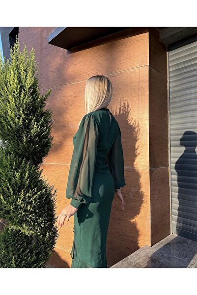 Afiş Butik Zümrüt Yeşili Şifon Drapeli Yırtmaçlı Dik Yaka Elbise