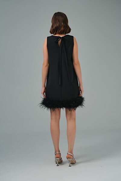 YAREN GENÇ Kadın Otriş Tüy Detaylı Yakadan Fiyonklu Mini Kloş Elbise