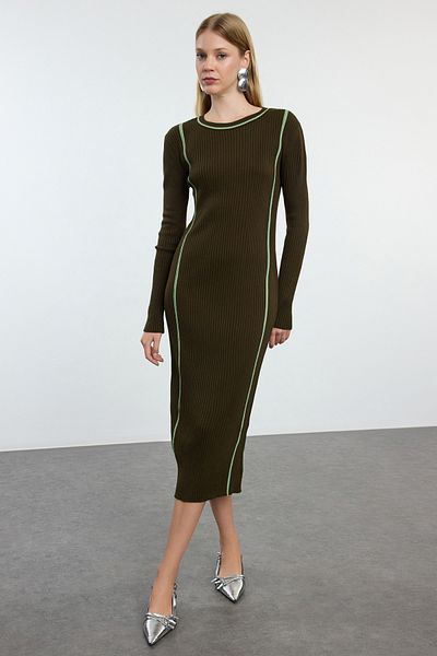 Trendyol Collection Khaki színű blokkolt Midi kötöttáru ruha - TWOAW25EL00081