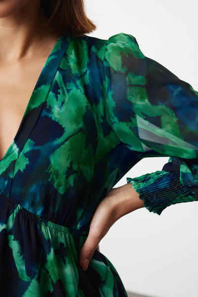 Trendyol Collection Φόρεμα μίντι σιφόν με πράσινη γραμμή - Αφηρημένο σχέδιο, Άνοιγμα μέσης TWOAW24EL00710