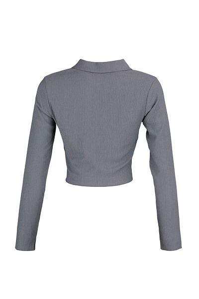 Trendyol Collection Βολάν με γκρι κουμπιά με λαιμόκοψη / ανάγλυφη πλεκτή μπλούζα TWOAW22BZ0241