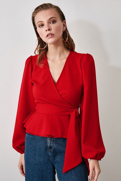 Trendyol Collection Zweireihige rote Webbluse - TWOAW20BZ1089 mit Bindedetail