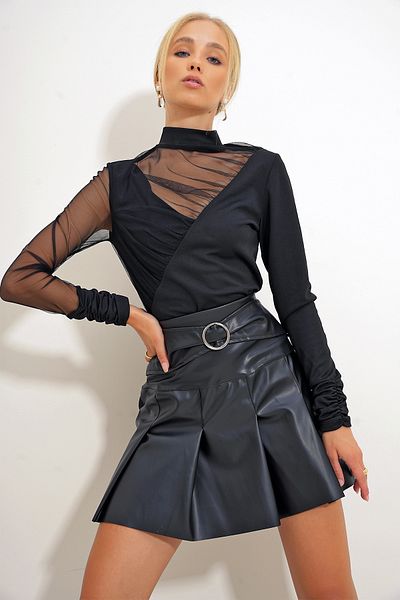 Trend Alaçatı Stili Schwarze Crêpe-Bluse mit Tülldetail – Stehkragen, ALC-X12563