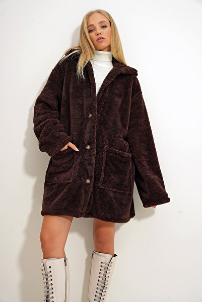 Trend Alaçatı Stili Bitter Brown Women's Oversize Plush JAcket with Double Pockets and Buttons - ALC-X11149