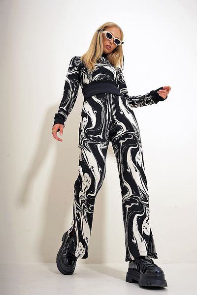 Trend Alaçatı Stili Black and White Crop Blouse and Elastic Waist Knitwear Double Set - ALC-X12497