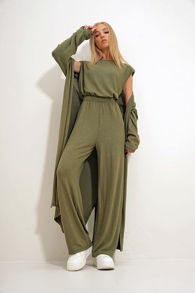 Trend Alaçatı Stili LigHt kHaki Women's Set - SHoulder PAdded, Crew Neck Blouse, Trousers And CArdigAn ALC-X4710