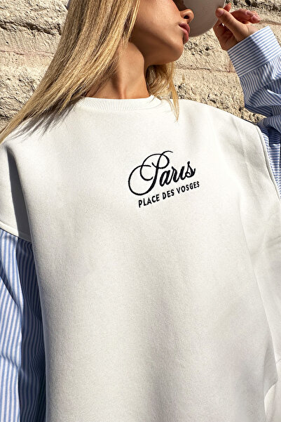 Trend Alaçatı Stili Bílá vyšívaná dámská mikina – výstřih s výstřihem, zdobený rukáv, 3 nitě vyvýšené Alc-X12566