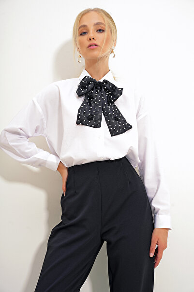 Trend Alaçatı Stili Bílá oversize tkaná košile s odnímatelnou stuhou a doplňky Alc-X12652