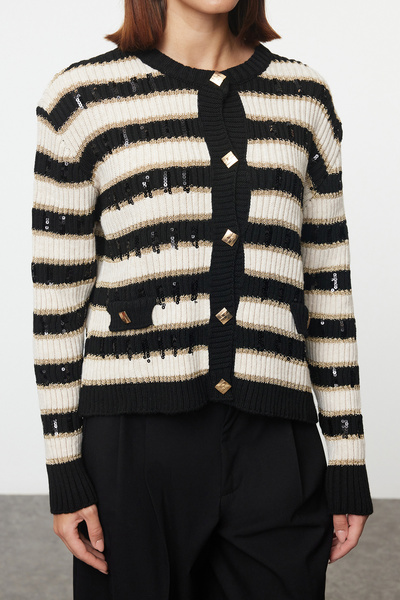 Trendyol Collection Černý pletený cardigan s třpytivým detailem příslušenství - TWOAW25HI00296