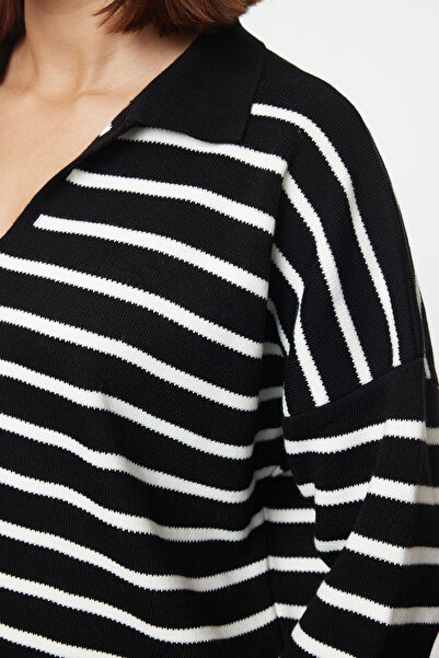 Trendyol Collection Pulover tricotat lat cu dungi cu gât polo - negru TWOAW25KZ00341