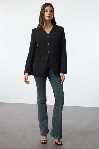 Trendyol Collection Schwarze gewebte Blazerjacke mit V-Ausschnitt TWOAW25BC00024