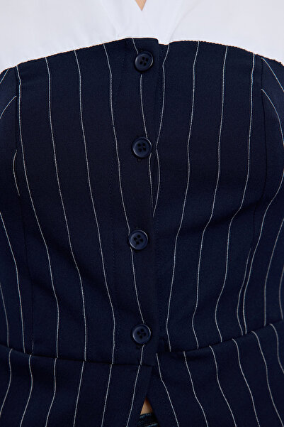 Trendyol Collection Tkaná košile s pruhovanou vestou v námořnické modré bez ramínek - TWOAW25GO00054