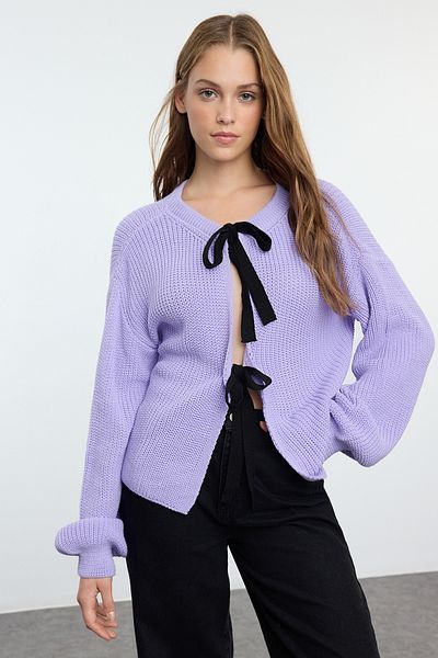 Trendyol Collection Fliederfarbener, doppelseitiger, tragbarer Strickpullover mit Schleifenband/Schleifenbändern TWOAW25KZ00074
