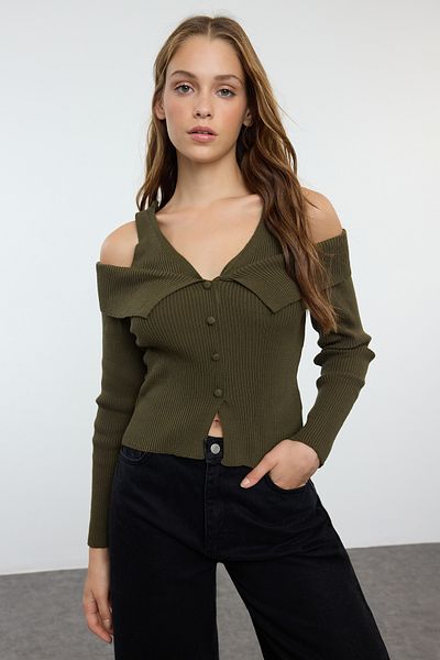 Trendyol Collection Khakifarbene Strickjacke mit V-Ausschnitt – TWOAW25HI00121