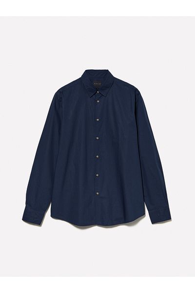 Sisley Мъжка риза в полунощно синьо - 100% памук, слим крой, класическа яка, щампа
