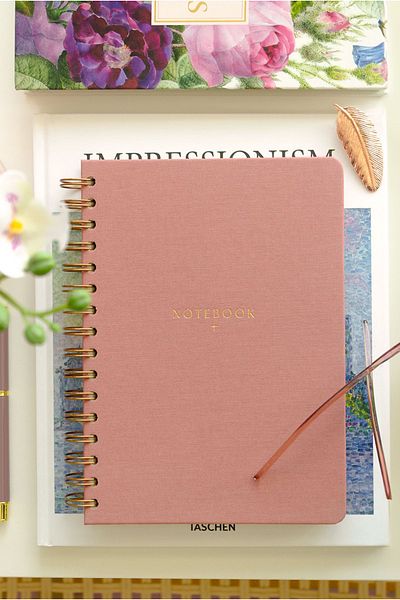 Matt Notebook Blocnotes de in 15x21 cm în spirală roz - A5