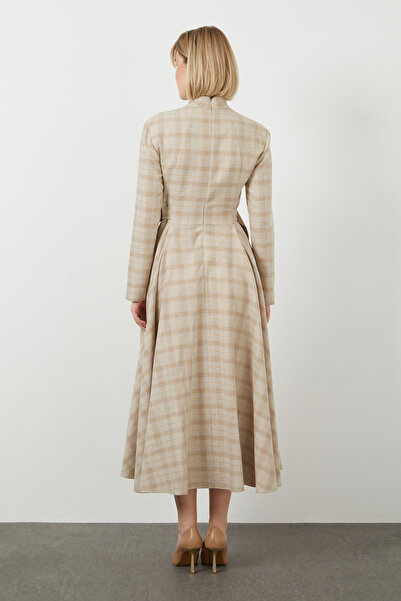 4G GIZIA Dik Yakalı Tokalı Kuşak Detaylı Midi Boy Astarlı Bej Elbise