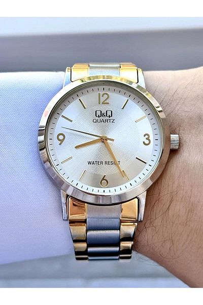 Q&Q Men's Gold Silver 4 Numbers Simple Detail Silver Dial Analog Clock