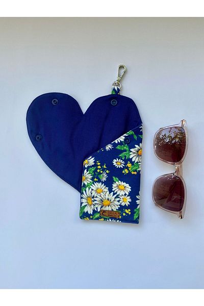 İsella Daisy Dark Blue Heart Glasses Case
