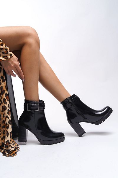 Riccon Isolniya Damen-Stiefel mit hohem Absatz aus schwarzem Lackleder – Schnallendetail 0012503