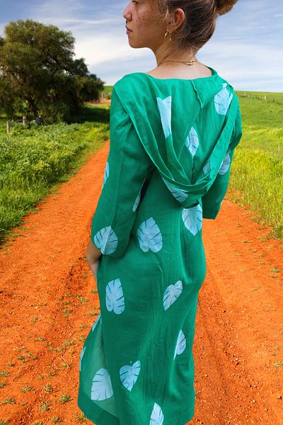 Işin Tasarım Koton Prevailing Collar, Green Color, Hooded, Three-Quarter Sleeve, Front Slit, Handmade Printed Dress