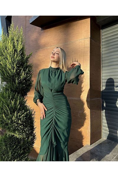 Afiş Butik Rochie din șifon verde smarald cu decolteu cu fante