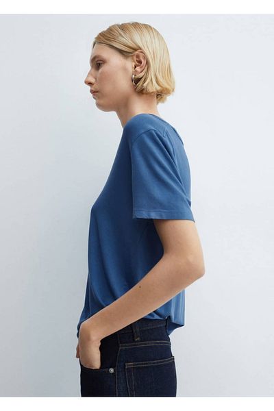 MANGO Woman T-Shirt mit V-Ausschnitt