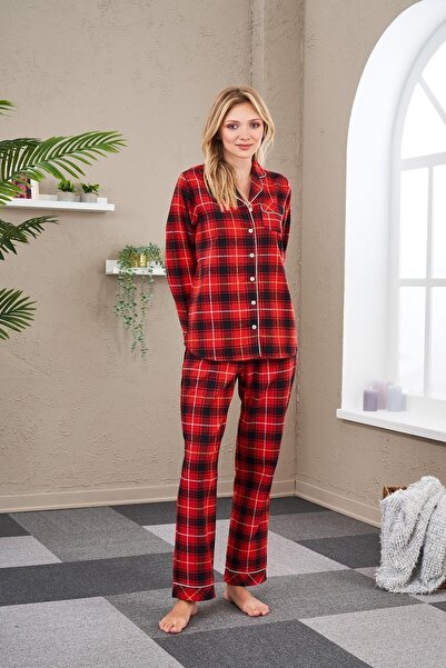 PJS 23557 Жіночий піжамний комплект з ґудзиками та візерунком