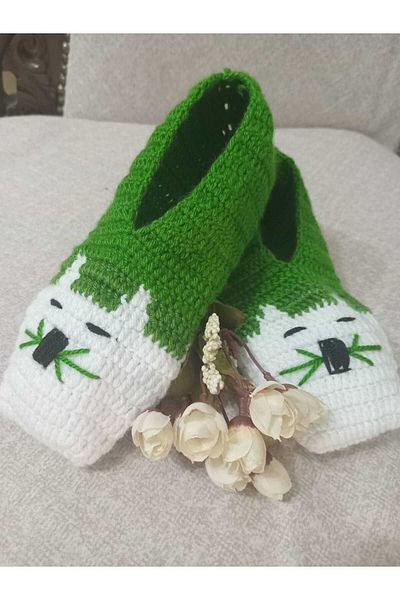 TülaysHandCraft Green Hand Knitted Booties with Cat