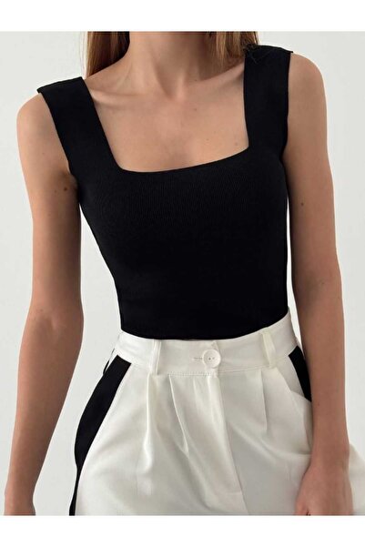 Oyer Moda Γυναικείο πλεκτό με μαύρο τετράγωνο γιακά