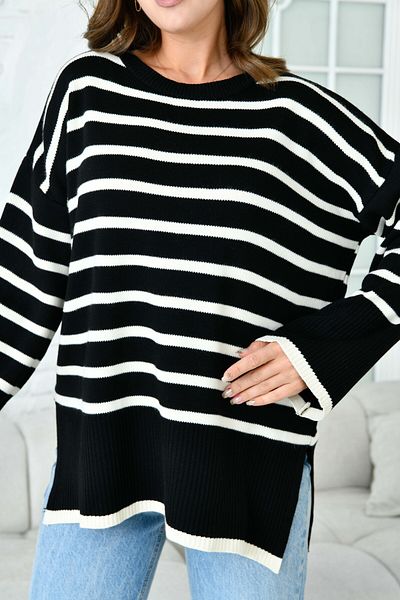 WOMAN VISION Pulover negru supradimensionat din tricot cu dungi cu decolteu - mânecă lungă și fante laterale 2543