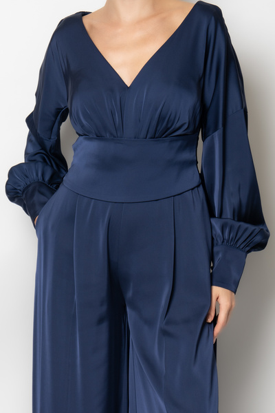 RENGIN Göğsü derin V dekolteli beli kuşaklı saten abiye tulum