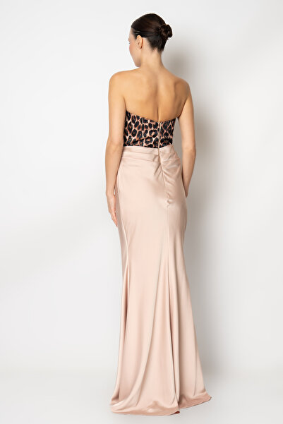 RENGIN Üstü leopar desenli göğüs ortası dekolteli saten abiye elbise