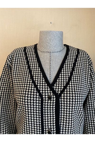 TEK Goose Feet Patterned Young-Mother Cardigan / Black Stone