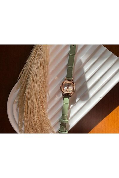 QUARTZ Rubsey Minimal Vintage Women's Wristwatch Retro Leather Band 1 Piece (Mini Square Model)
