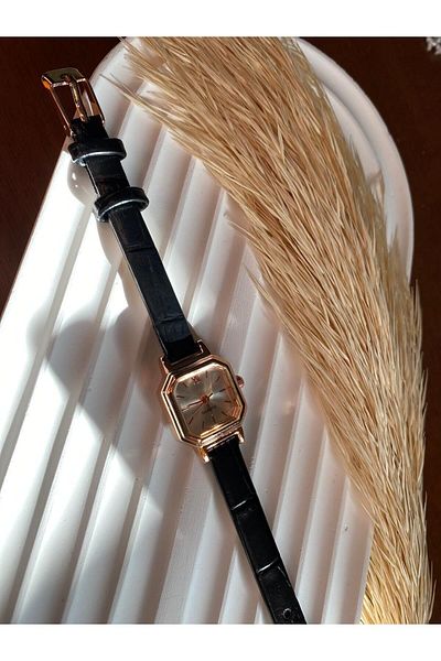 QUARTZ Rubsey Minimal Vintage Women's Wristwatch Retro Leather Band 1 Piece (Mini Square Model)