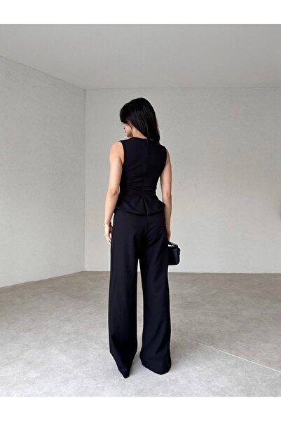 Afiş Butik Μαύρη φόρμα με χρυσά κουμπιά - Μηδενικό μανίκι