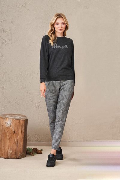 PJS 23576 بدلة رياضية نسائية مطرزة