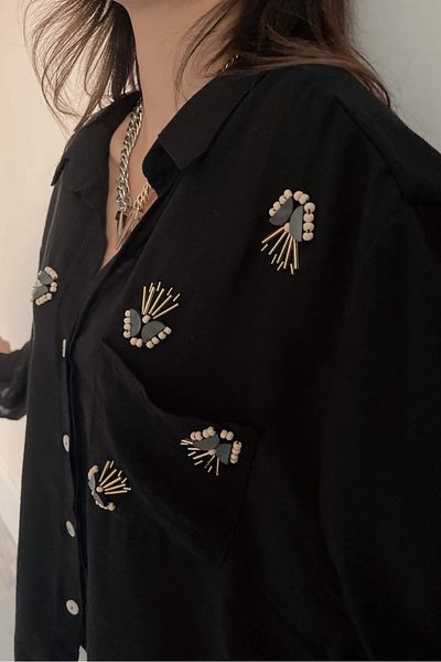 Suzi butik Cămașă neagră oversize pentru femei - fără umăr, brodata 4751