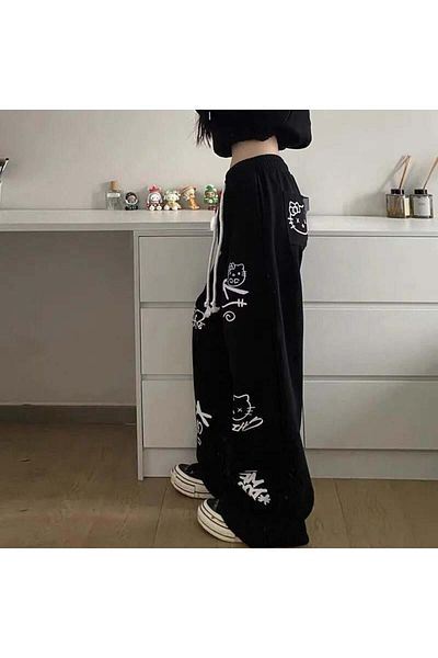 Gofeel Pantaloni de trening negri Hello Kitty Graffiti