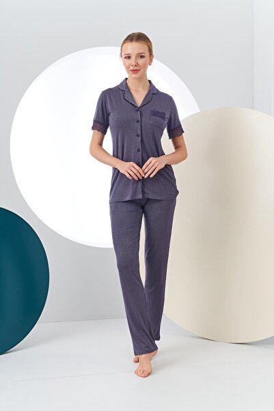 PJS 24149 Жіночий піжамний комплект у смужку з мереживними деталями та ґудзиками