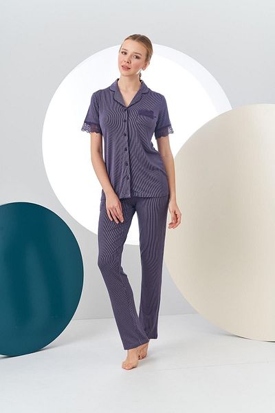 PJS 24149 Set de pijamale cu nasturi cu dantelă în dungi pentru femei