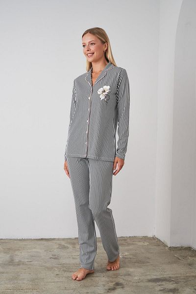 PJS 24504 طقم بيجامة مخطط بأزرار للنساء