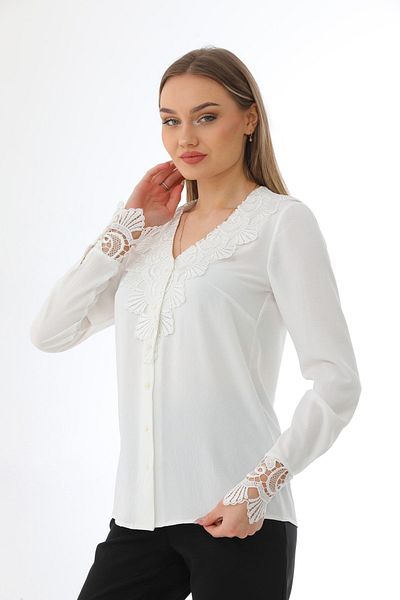 Loom Boutique Plus Size Women's V-Neck Lace Garnished Shirt G0029